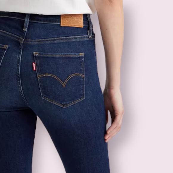 Levi’s Ultra High Rise Jegging - Picture 3 of 9